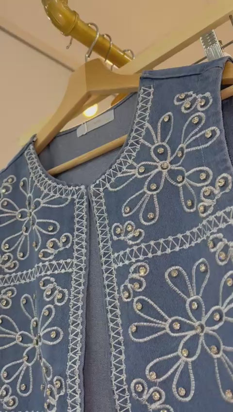 Spijker gilet met steentjes